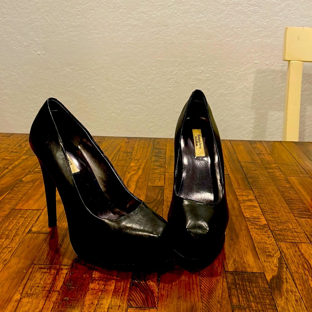 Simply Vera Black Size 7